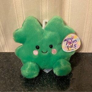 Palm Pals Chance Clover